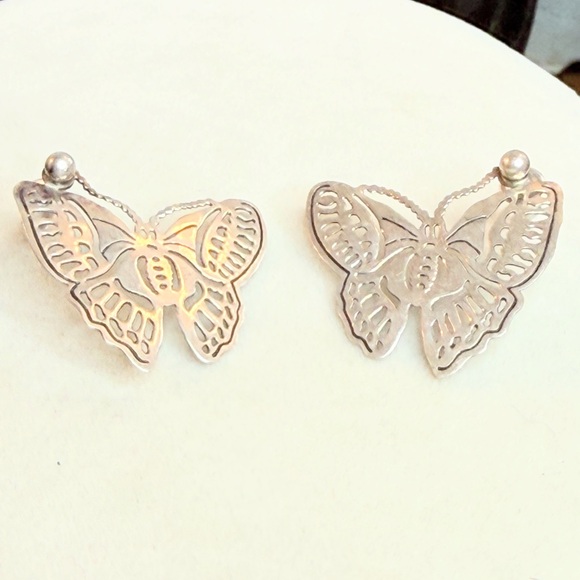 Sterling Silver Butterfly Stud Earrings Filigree Cutout Small Vintage - Picture 3 of 12